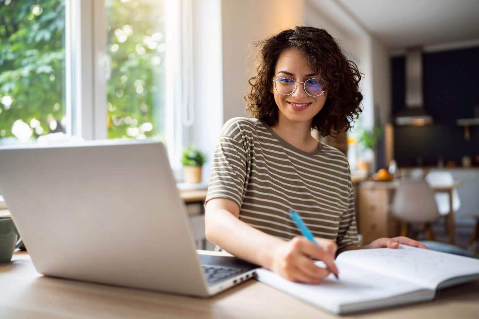 IS_Lady studying at home